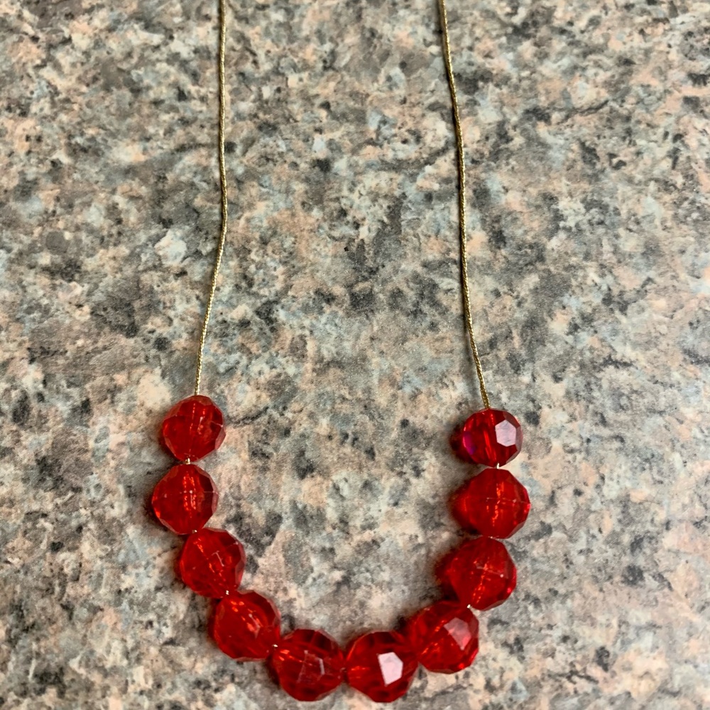 Like New 🌟 Vintage Gold & Ruby Red Necklace